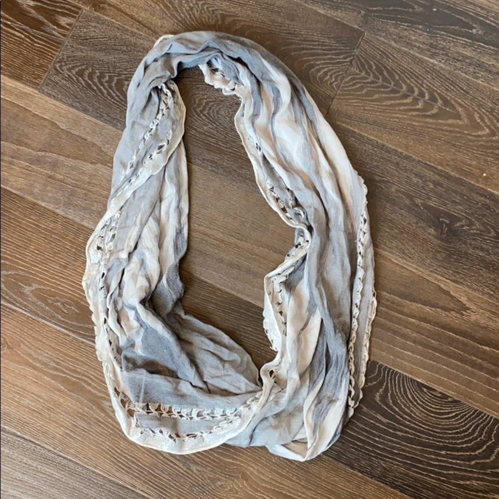 SCARVES - Picture 5 of 7
